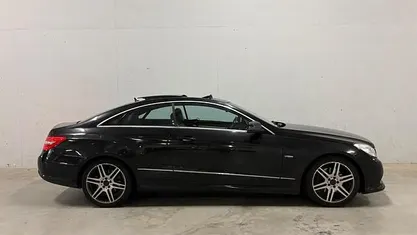 Zwart Gebruikt 2010 Mercedes E200 Avantgarde Coupé | € 8.444 (Goede deal)