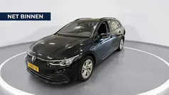 Zwart Gebruikt 2023 VW Golf VIII Life Stationwagen | € 26.940 (Eerlijke prijs)