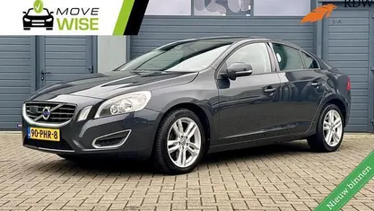 Grijs Gebruikt 2011 Volvo S60 Momentum Sedan | € 8.450 (Eerlijke prijs)