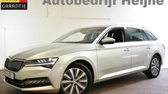 Zilver, metallic lak Gebruikt 2021 Skoda Superb Business Line Stationwagen | € 23.745 (Super prijs)