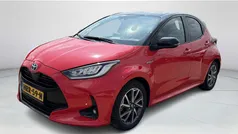 Rood Gebruikt 2021 Toyota Yaris Hybrid Executive Hatchback | € 22.950 (Eerlijke prijs)