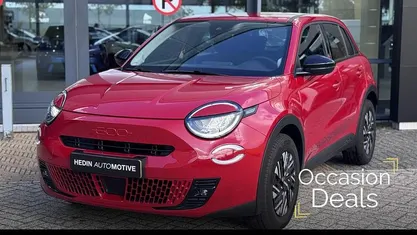 Gebruikt 2024 Fiat 600E Red SUV | € 24.445 (Eerlijke prijs)