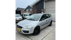 Grijs Gebruikt 2005 Ford Focus Stationwagen | € 995 (Eerlijke prijs)