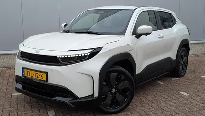 Nieuw Toyota Urban Cruiser Executive 127 kW (174 PK) 2026 Arctic white SUV