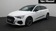 Wit Gebruikt 2024 Audi A3 Sportback e-tron Competition Sedan | € 43.900 (Eerlijke prijs)