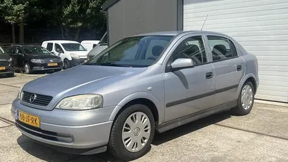 Grijs Gebruikt 2002 Opel Astra Edition Hatchback | € 1.250 (Eerlijke prijs)
