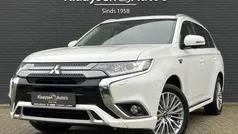 Wit, metallic lak Gebruikt 2021 Mitsubishi Outlander Intense+ SUV | € 26.450 (Goede deal)