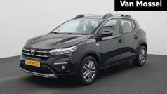 Zwart Gebruikt 2023 Dacia Sandero Comfort Hatchback | € 18.935 (Eerlijke prijs)