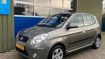 Grijs (metallic) Gebruikt 2010 Kia Picanto Hatchback | € 2.599 (Eerlijke prijs)