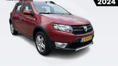 Rouge de feu Gebruikt 2013 Dacia Sandero Lauréate Hatchback | € 6.945 (Eerlijke prijs)