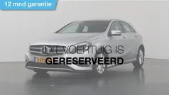Grijs, metallic lak Gebruikt 2015 Mercedes A180 Ambition Hatchback | € 14.450 (Eerlijke prijs)
