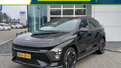Abyss black (zwart metallic) Occasion 2024 Hyundai Kona Edition SUV | € 37.940 (Eerlijke prijs)
