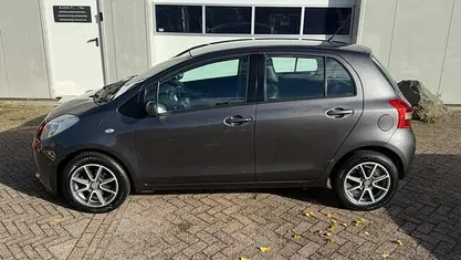 Grijs Gebruikt 2008 Toyota Yaris Executive Hatchback | € 3.450 (Eerlijke prijs)