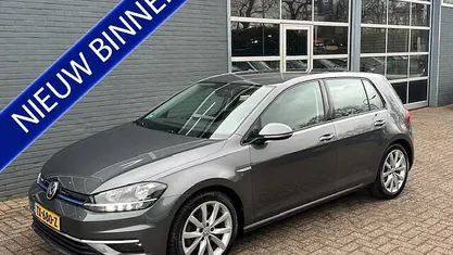 Occasion 2018 VW Golf VII Highline Hatchback | € 16.950 (Eerlijke prijs)