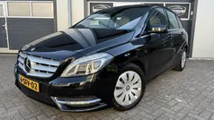 Zwart Gebruikt 2013 Mercedes B200 Ambition MPV | € 13.940 (Goede deal)