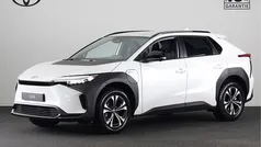 Platinum pearl white parelmoer (licht wit parelmoer) Nieuw 2025 Toyota bZ4X SUV | € 44.250 (Eerlijke prijs)