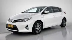 Wit parelmoer Gebruikt 2015 Toyota Auris Limited Hatchback | € 15.845 (Eerlijke prijs)
