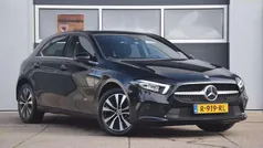 Zwart, metallic lak Gebruikt 2022 Mercedes A250 Business Hatchback | € 27.700 (Super prijs)