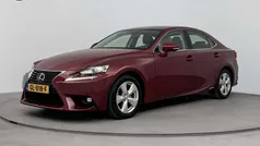 Rood Gebruikt 2015 Lexus IS300h Sedan | € 22.945 (Eerlijke prijs)