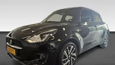 Zwart Gebruikt 2023 Suzuki Swift Style Hatchback | € 17.730 (Eerlijke prijs)