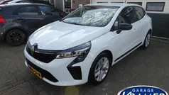 Gebruikt 2024 Renault Clio V Evolution Hatchback | € 18.850 (Eerlijke prijs)