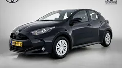 Zwart Gebruikt 2024 Toyota Yaris Hybrid Active Hatchback | € 23.450 (Eerlijke prijs)