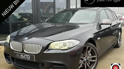 Grijs (metallic) Gebruikt 2013 BMW M550 Sedan | € 14.745 (Eerlijke prijs)