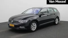 Zwart Gebruikt 2022 VW Passat Business Stationwagen | € 25.900 (Eerlijke prijs)