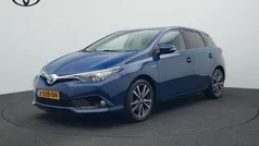 Blauw metallic Gebruikt 2016 Toyota Auris Limited Hatchback | € 13.880 (Eerlijke prijs)