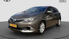 Gebruikt 2018 Toyota Auris Hybrid Executive Hatchback | € 15.950 (Eerlijke prijs)