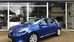 Gebruikt 2021 Renault Clio V Intens Hatchback | € 17.500 (Eerlijke prijs)