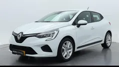 Wit Gebruikt 2021 Renault Clio V Play Hatchback | € 13.945 (Eerlijke prijs)