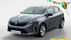 Grijs Gebruikt 2024 Renault Clio V Evolution Hatchback | € 17.935 (Eerlijke prijs)