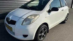 Wit Gebruikt 2006 Toyota Yaris Hatchback | € 2.145 (Eerlijke prijs)