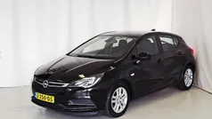 Zwart Gebruikt 2018 Opel Astra Business Hatchback | € 11.499 (Eerlijke prijs)