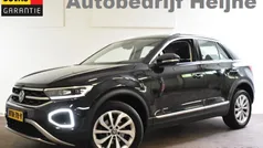 Zwart Gebruikt 2024 VW T-Roc Sport SUV | € 33.445 (Eerlijke prijs)