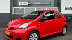Rood Gebruikt 2009 Toyota Aygo Hatchback | € 2.985 (Eerlijke prijs)
