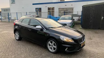 Zwart Gebruikt 2015 Volvo V40 Business Edition Stationwagen | € 7.950 (Eerlijke prijs)
