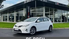 Wit Gebruikt 2015 Toyota Auris Hybrid Executive Hatchback | € 11.995 (Eerlijke prijs)