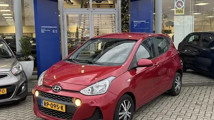 Rood Gebruikt 2018 Hyundai i10 Comfort Hatchback | € 8.950 (Eerlijke prijs)