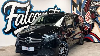 Zwart Occasion 2022 Mercedes V220 Avantgarde MPV | € 45.500 (Super prijs)