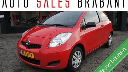 Occasion Toyota Yaris Cool 69 PK (50 kW) 2010 Rood Hatchback