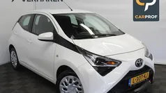 Wit Gebruikt 2021 Toyota Aygo X-play Hatchback | € 11.400 (Eerlijke prijs)