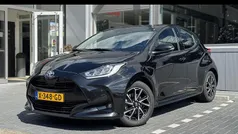Zwart Gebruikt 2023 Toyota Yaris Hybrid Hatchback | € 21.750 (Eerlijke prijs)