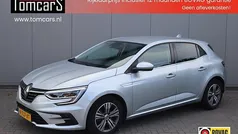 Grijs Gebruikt 2022 Renault Mégane IV Intens Hatchback | € 20.950 (Eerlijke prijs)
