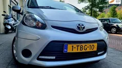 Grijs Gebruikt 2014 Toyota Aygo Hatchback | € 5.950 (Eerlijke prijs)