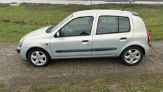 Grijs Gebruikt 2002 Renault Clio II Dynamique Hatchback | € 1.650 (Eerlijke prijs)