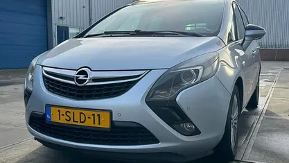 Grijs Gebruikt 2013 Opel Zafira Tourer Design Edition MPV | € 3.750 (Super prijs)