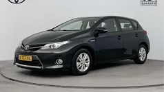 Night sky black metallic (donker zwart metallic) Gebruikt 2014 Toyota Auris Hatchback | € 14.700 (Eerlijke prijs)