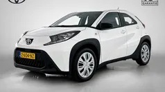 Wit Gebruikt 2024 Toyota Aygo Play Hatchback | € 17.980 (Eerlijke prijs)